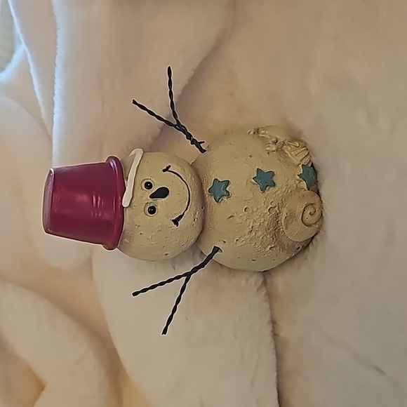 Baby Beach Resin Holiday Figure - Picture 2 of 5